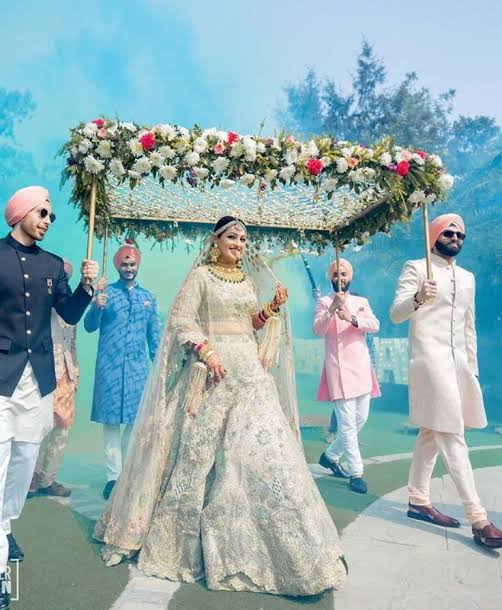 Groom entry